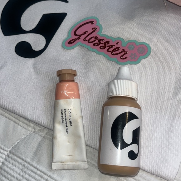GUC GLOSSIER BUNDLE.♥️♥️ - Picture 5 of 10